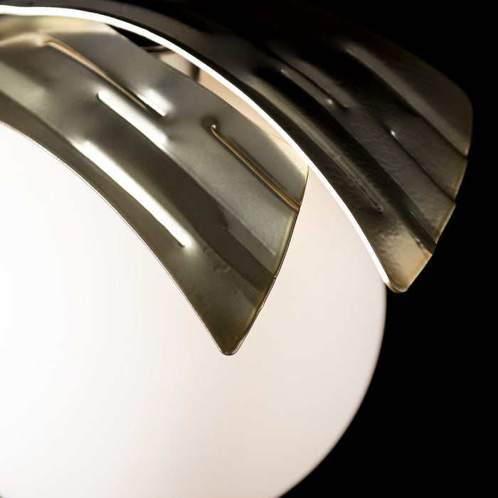 Crest Table Lamp in Detail.