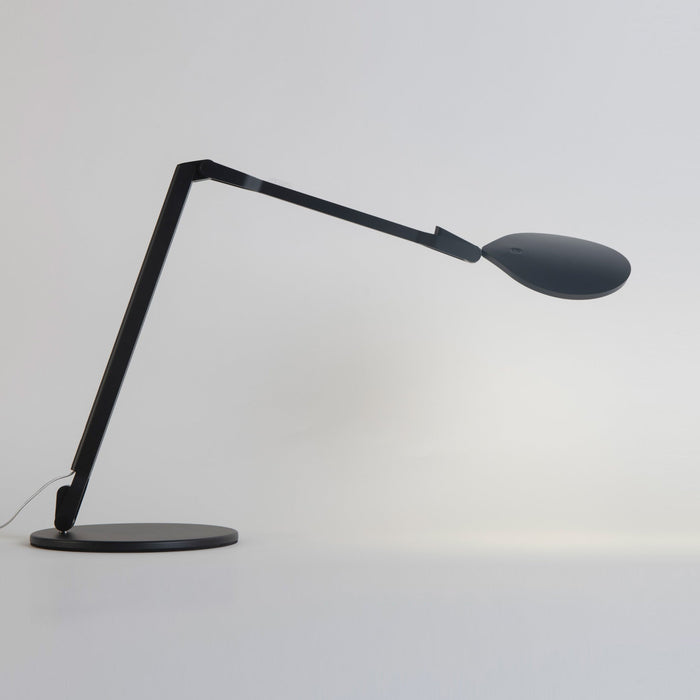 Splitty Reach LED Desk Lamp in Detail.