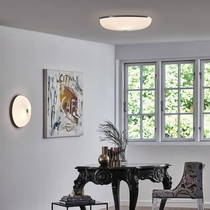 Lamella Plafond Ceiling / Wall Light in living room.