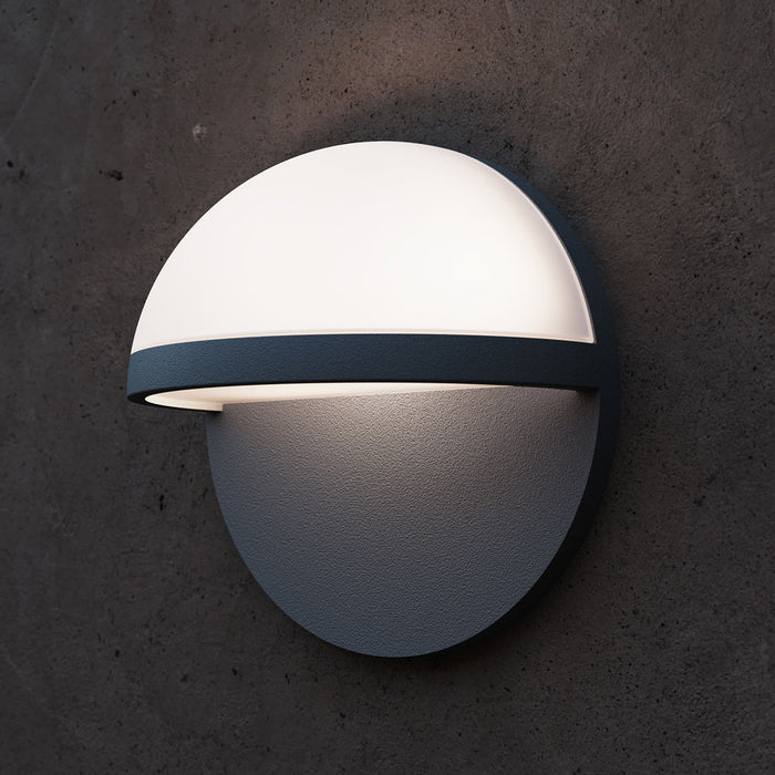 Mezza Vetro™ Outdoor LED Wall Light in Detail.