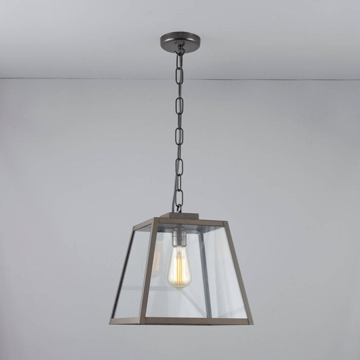 Quad Closed Top Pendant Light in Detail.