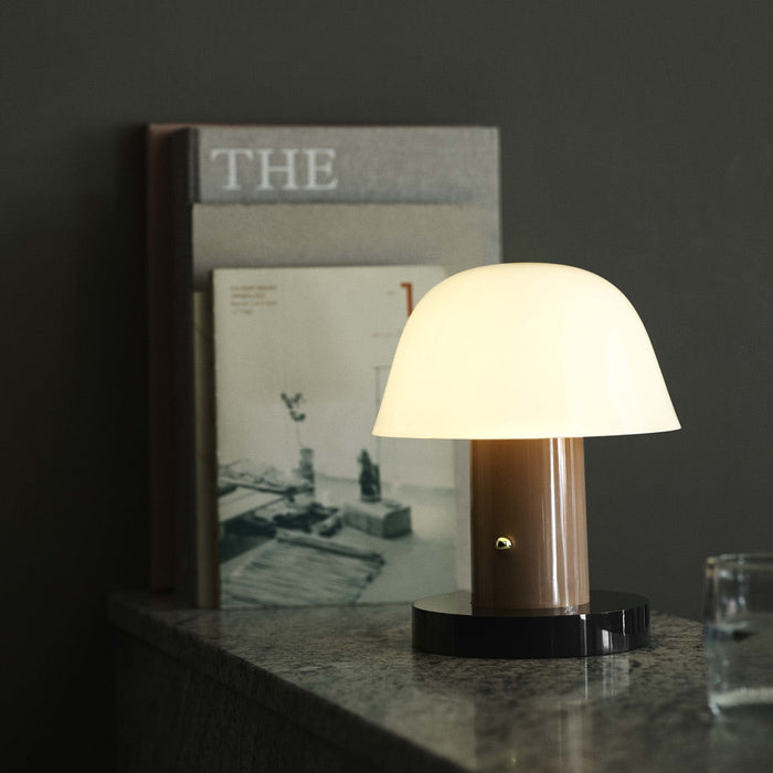 Setago Table Lamp in Detail.
