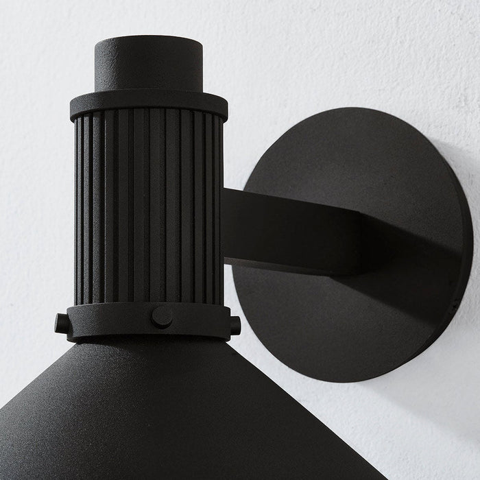 Elani Outdoor Wall Light in Detail.