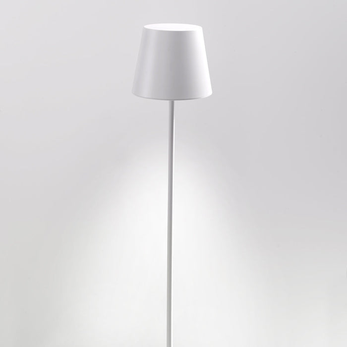 Poldina Pro XXL LED Floor Lamp in Detail.
