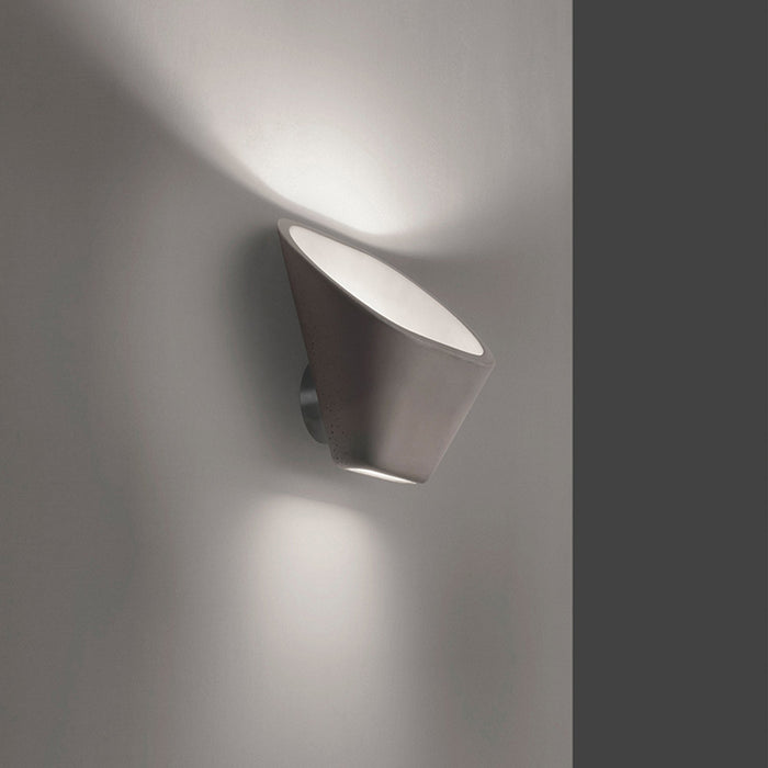 Aplomb LED Wall Light - Exhibition.