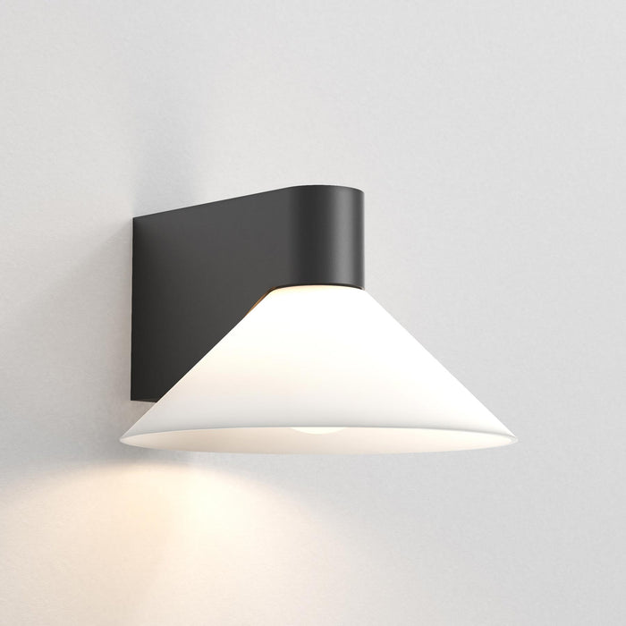 Conic Wall Light in Detail.