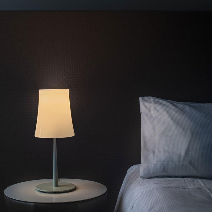 Birdie Easy LED Table Lamp in bedroom.
