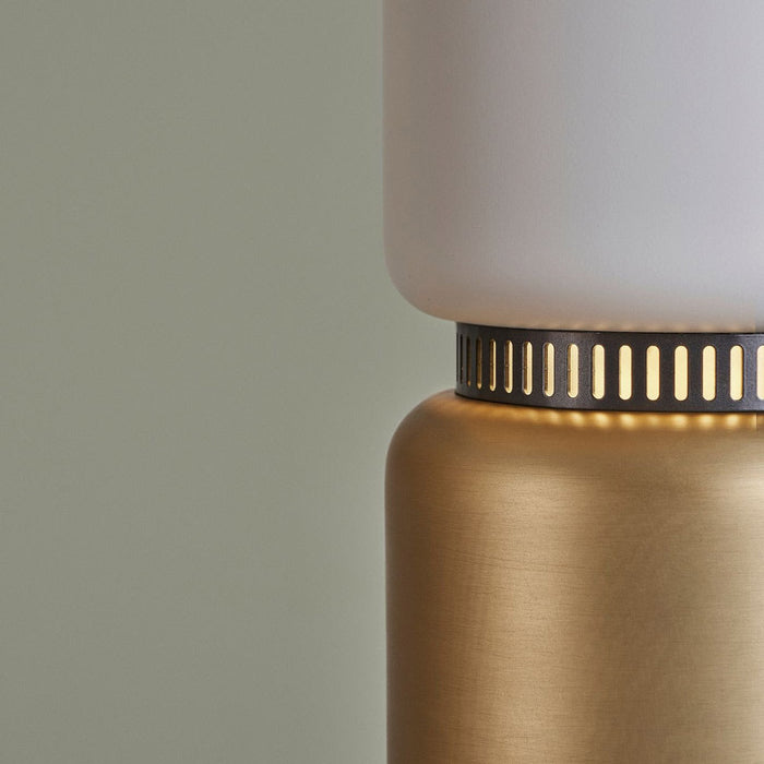 Aspen F17 Floor Lamp in Detail.