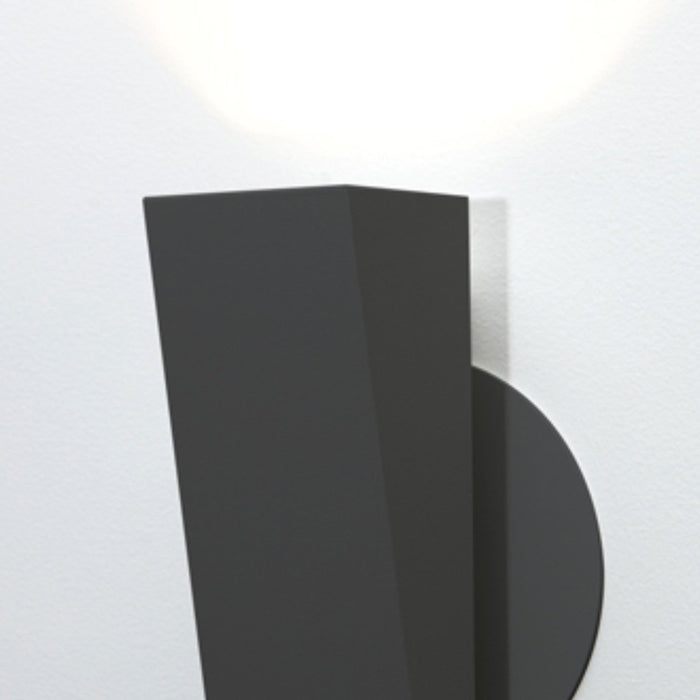 Cuneo Mini Outdoor LED Wall/Floor Lamp in Detail.