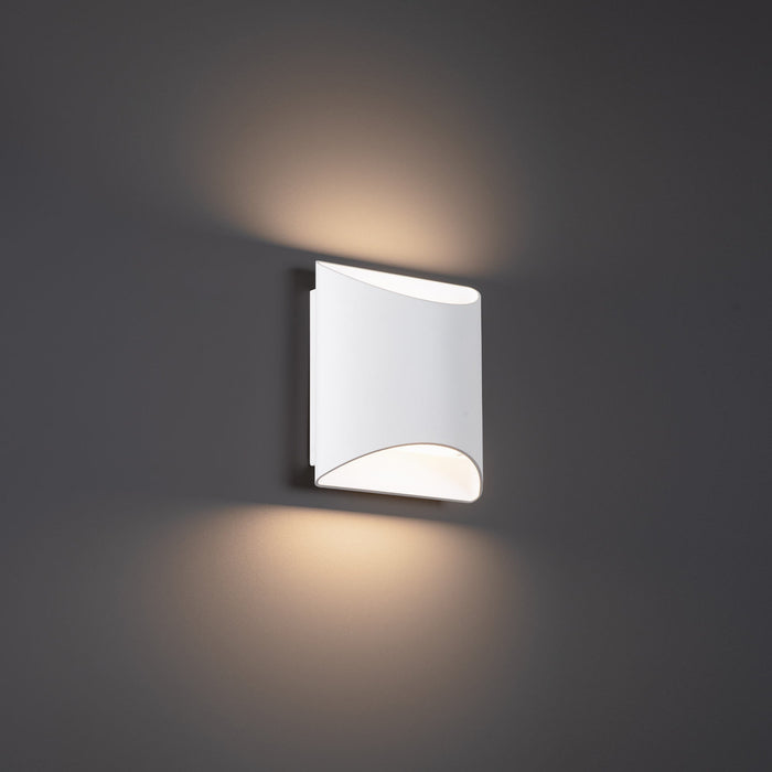 Duet LED Wall Light in Detail.
