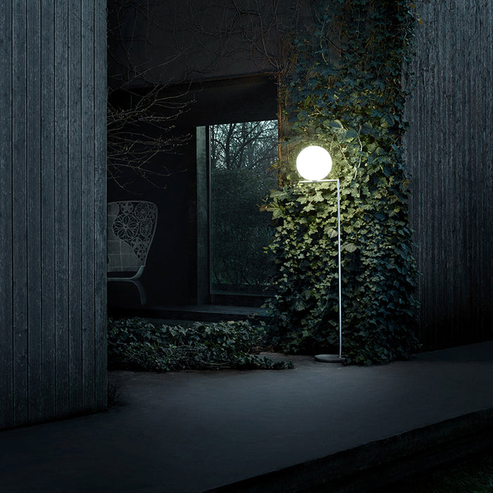 IC Lights Outdoor LED Floor Lamp in Outsite Area.