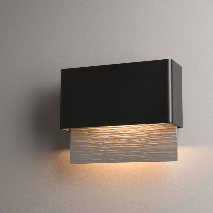 Stratum LED Outdoor Wall Light in Detail.
