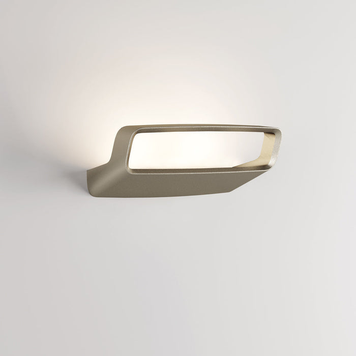 Aile LED Wall Light in Detail.