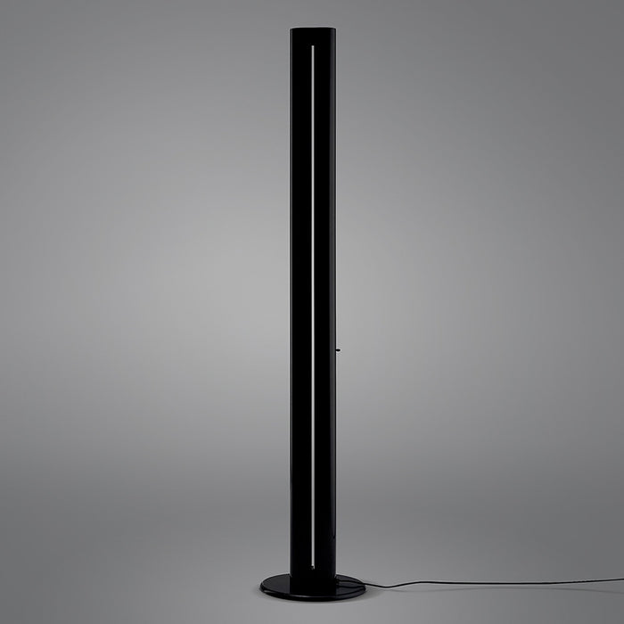 Megaron LED Floor Lamp in Black (80CRI/3000K).