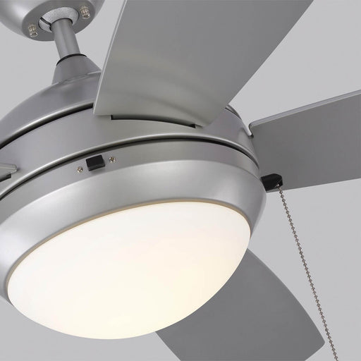 Discus Outdoor Ceiling Fan in Detail.