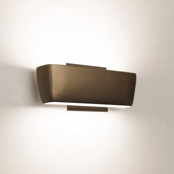 Flaca LED Wall Light in Detail.