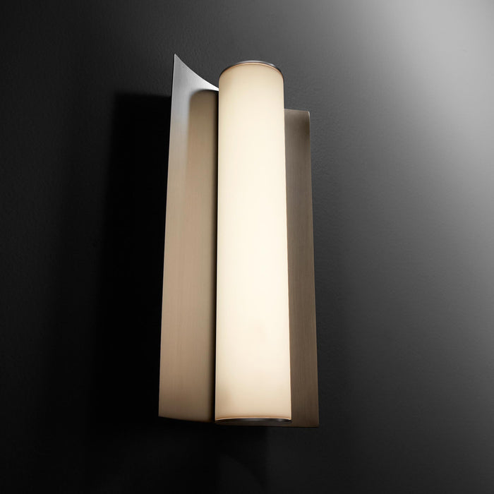 Wave LED Bath Wall Light in Detail.