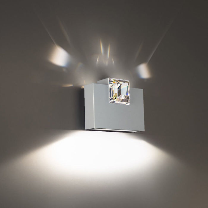 Madison LED Wall Light in Detail.