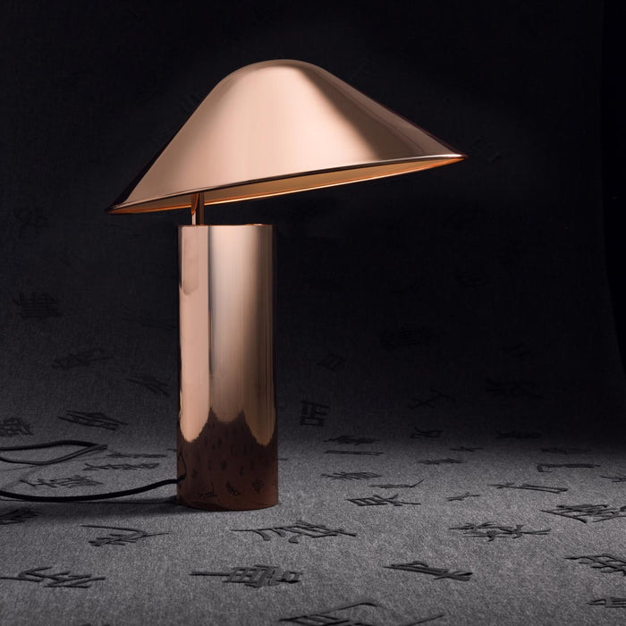 Damo Simple Table Lamp in Detail.