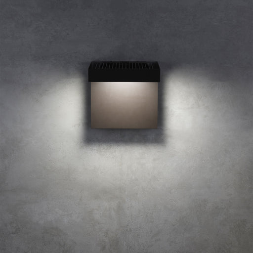 Taag 10 Outdoor LED Wall Light in Detail.
