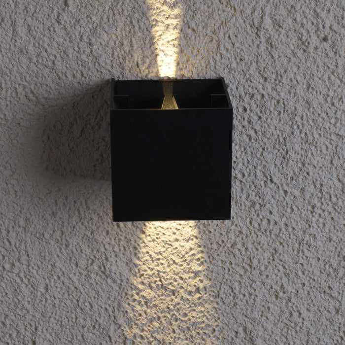 Vex 5 Outdoor LED Wall Light in Detail.