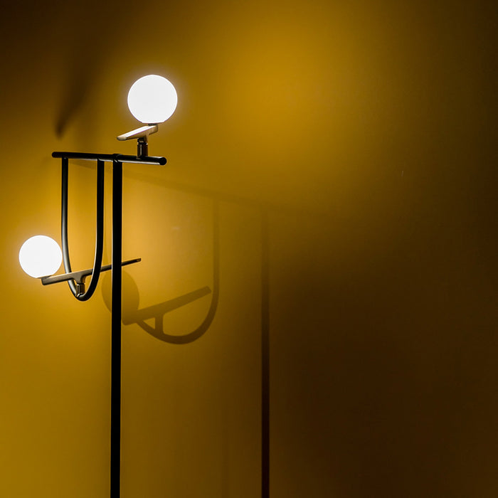 Yanzi LED Floor Lamp in Detail.